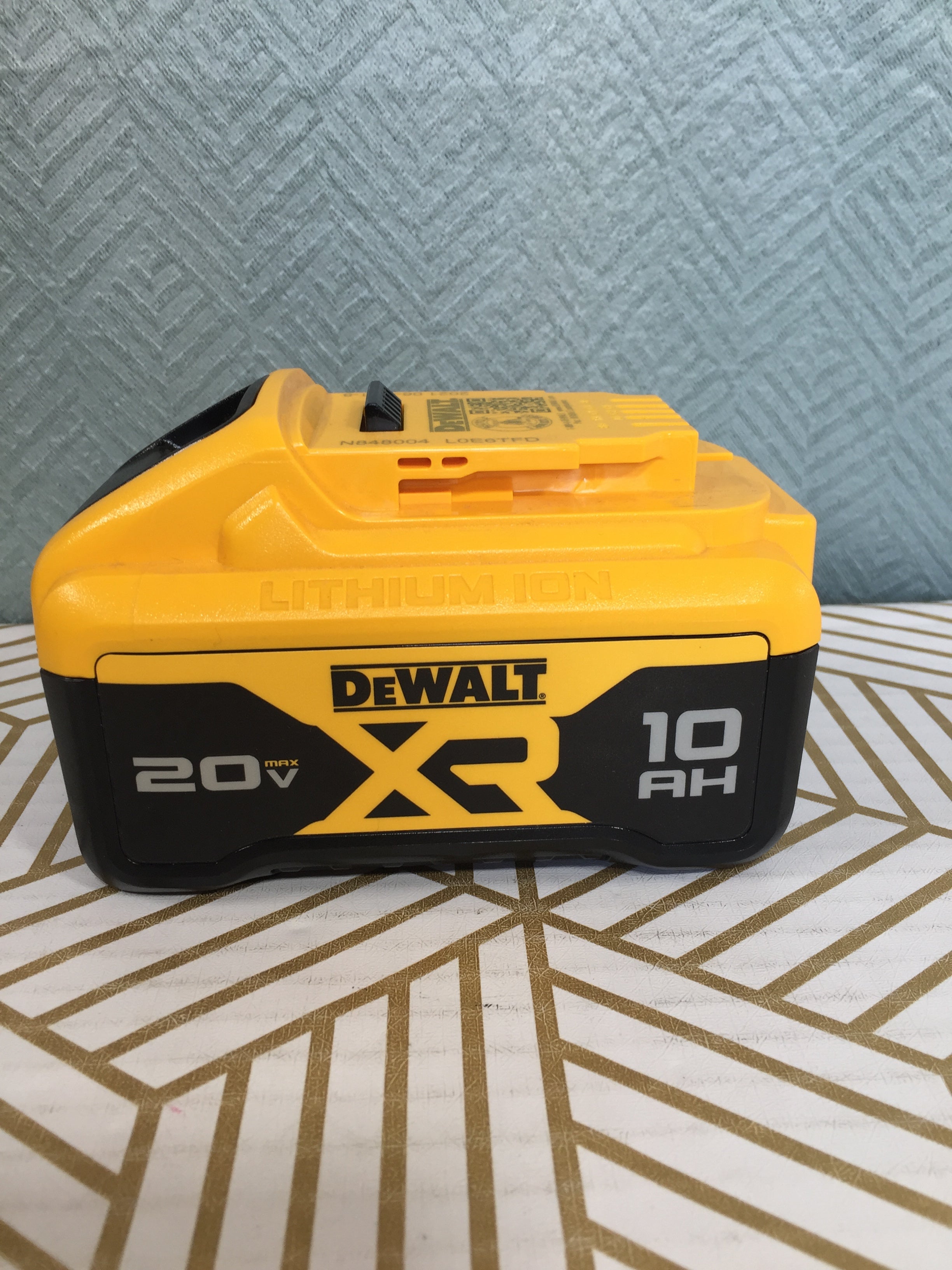 DEWALT DCB210 20V MAX XR 10.0Ah Lithium Ion Battery (7855540142318)
